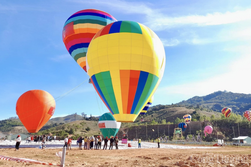 Người trẻ tỉnh Kon Tum bay cùng Anh hùng Phạm Tuân