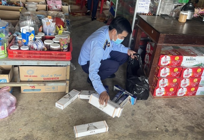 Cục Quản lý thị trường Tây Ninh tăng cường kiểm tra, xử phạt kinh doanh thuốc lá điếu nhập lậu