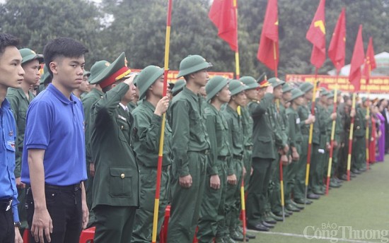 4.547 tân binh Nghệ An - Hà Tĩnh lên đường nhập ngũ năm 2023