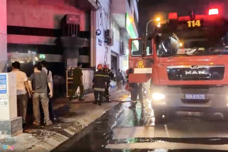 Cháy tòa nhà văn phòng ở TP. Hồ Chí Minh, nhiều người hoảng loạn tháo chạy