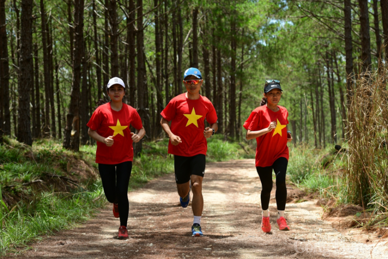 Kon Tum: Giải chạy marathon, bay dù lượn đầy thú vị và thử thách