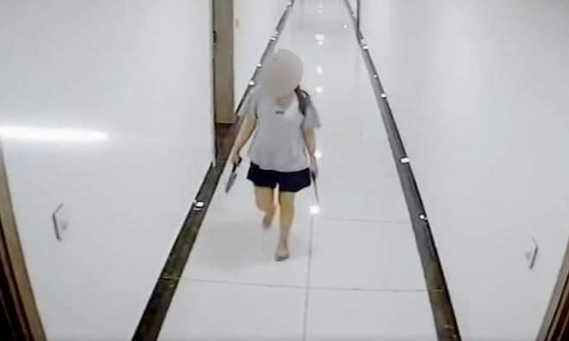 Thêm thông tin vụ người phụ nữ cầm dao trong chung cư ở Hà Nội