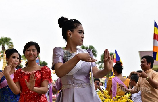 Múa rom vong, món ăn tinh thần của dân tộc Khmer