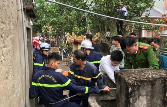 Hà Nội: Giải cứu thành công người đàn ông rơi xuống giếng 25m
