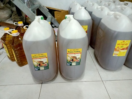 An Giang phát hiện 8.054 lít dầu thực vật vi phạm ghi nhãn hàng hóa
