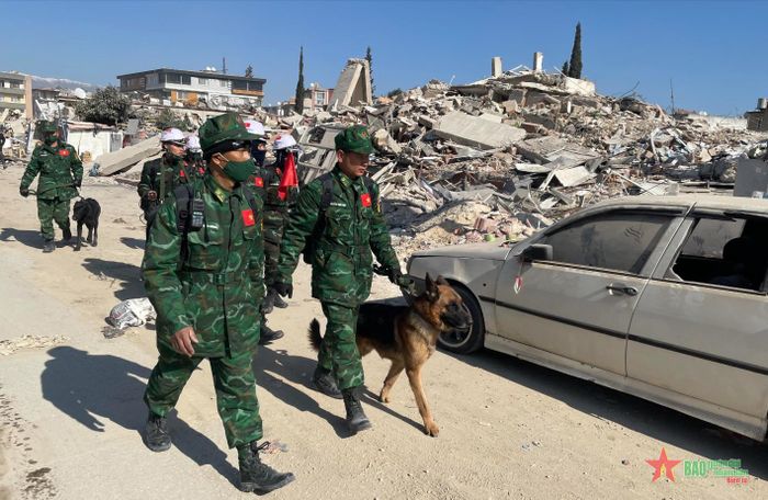 Lực lượng cứu hộ, cứu nạn QĐND VN tại Thổ Nhĩ Kỳ: Tìm thấy 2 vị trí có dấu hiệu sự sống
