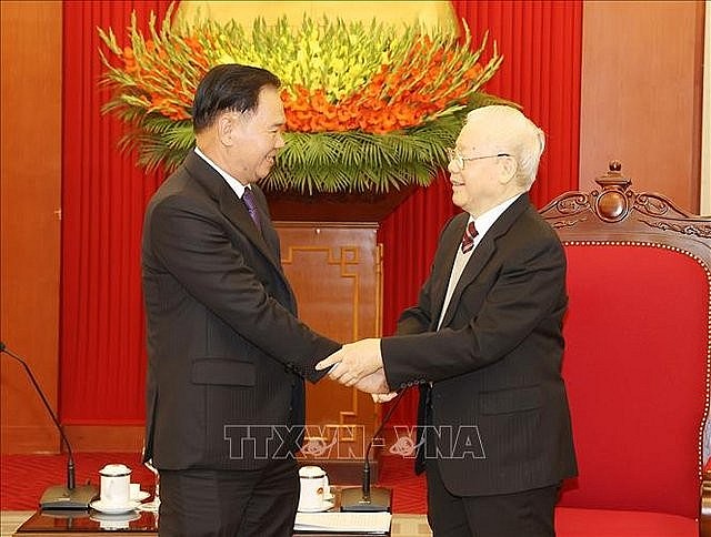 Tổng Bí thư Nguyễn Phú Trọng tiếp Chánh Văn phòng Trung ương Đảng NDCM Lào Thongsalith Mangnomek -