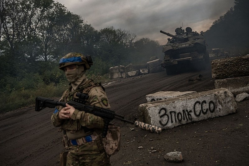 Trước nguy cơ Nga có thể mở đợt tấn công lớn, Quân đội Ukraine đang kiệt quệ nguồn lực đủ để ngăn chặn.