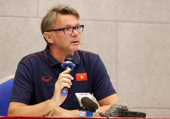 VFF lên tiếng về tin đồn mức lương mỗi tháng 4 tỷ đồng của HLV Philippe Troussier