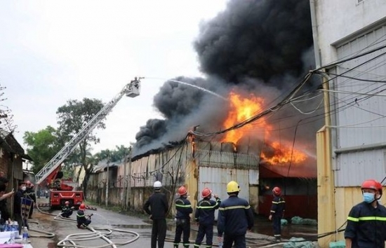 Cháy lớn thiêu rụi hơn 1.000 mét vuông nhà xưởng Kim Long ở Hải Phòng