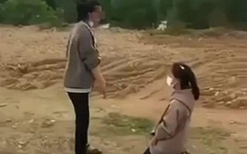 Quảng Bình: Một nữ sinh bị tát rồi bắt quỳ, kéo lê trên nền đất đá