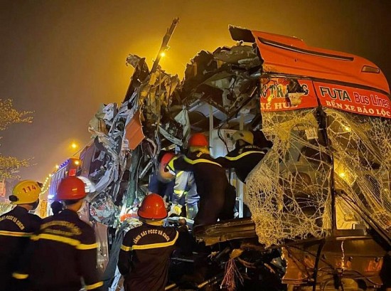 Quảng Nam: Lại xảy ra tai nạn nghiêm trọng, 16 người thương vong