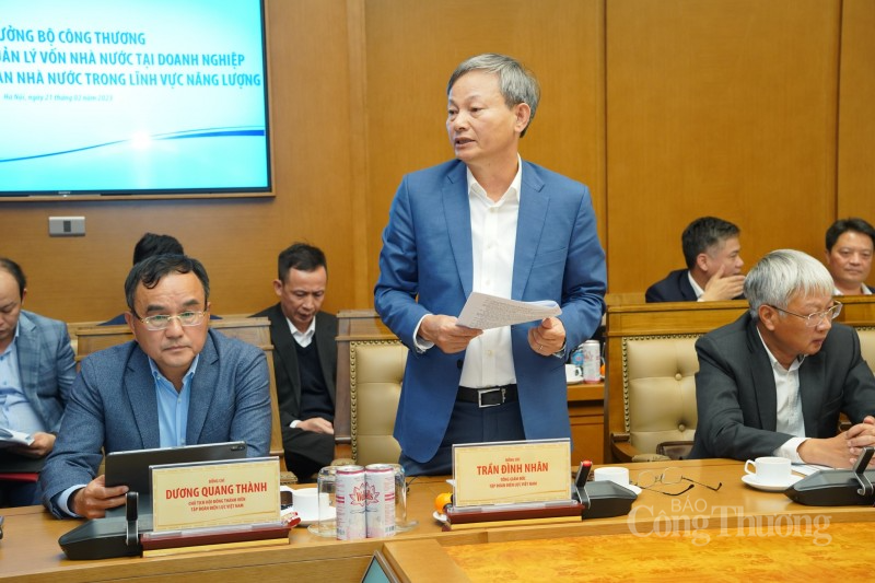 Ông Trần Đình Nhân, Tổng giám đốc Tập đoàn EVN báo cáo tại hội nghị