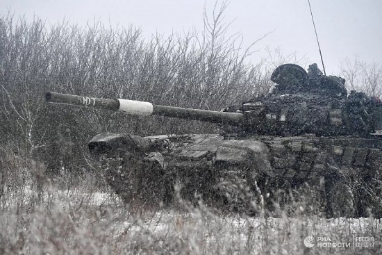 Chiến sự Nga-Ukraine 24/2: Chiến sự miền đông rất khó khăn, Nga điều xe quân sự sát biên giới Ukraine