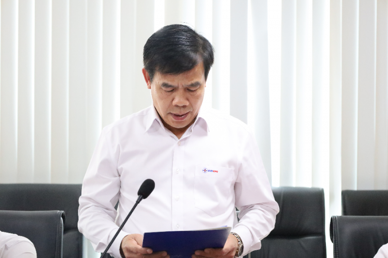 Ông Hà Văn Chương – Phó Giám đốc PC Đắk Lắk trình bày báo cáo tại buổi giám sát