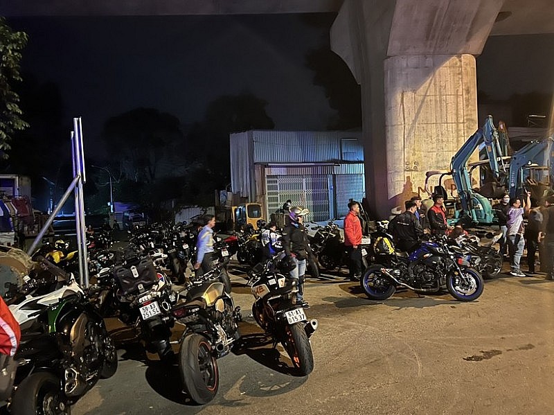 TP.Hồ Chí Minh: Chặn bắt hơn 100 xe mô tô phân khối lớn đi vào đường cấm