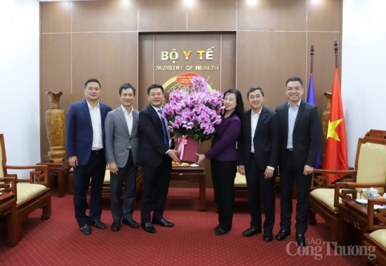 Bộ trưởng Nguyễn Hồng Diên thăm và chúc mừng ngành y tế nhân Ngày Thầy thuốc Việt Nam