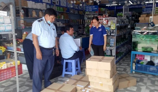Buôn bán hàng hóa vi phạm về nhãn, một cơ sở ở Vĩnh Long bị phạt 12,5 triệu đồng