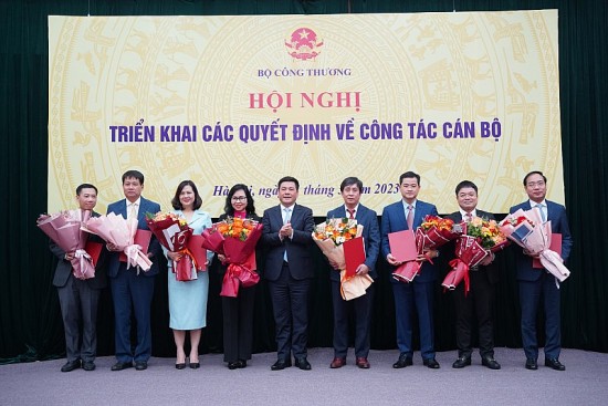 Bộ Công Thương trao quyết định điều động, bổ nhiệm cán bộ