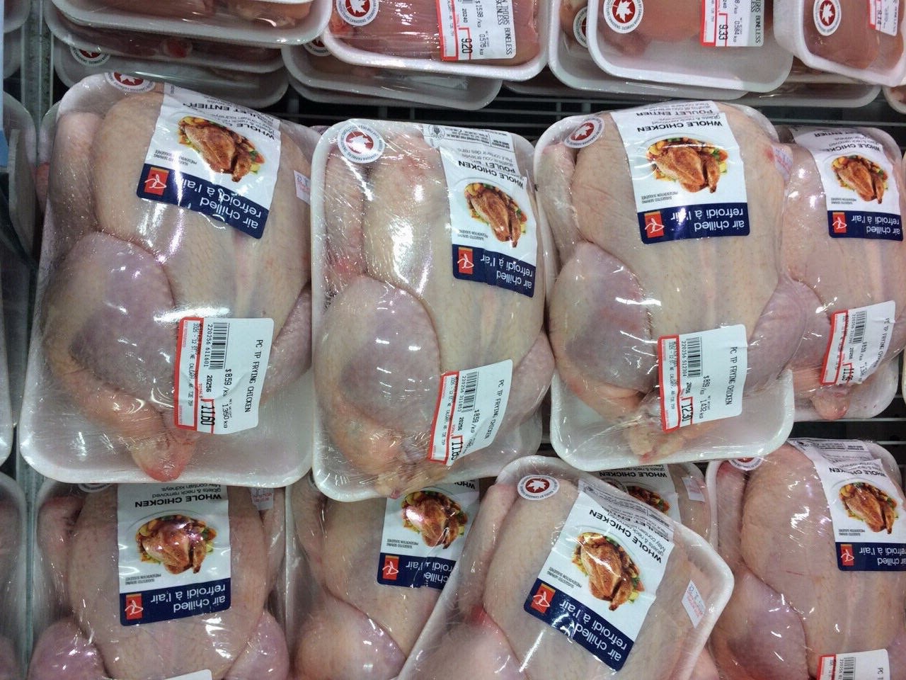 Nguồn cung trong nước dư thừa, Việt Nam vẫn nhập khẩu gần 180.000 tấn thịt gà
