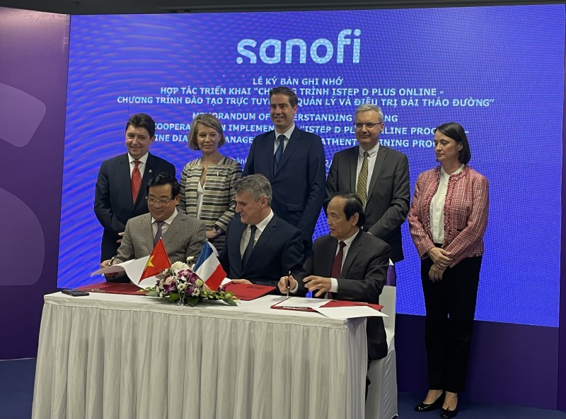 Bộ trưởng ngoại thương Pháp thăm Nhà máy Sanofi Việt Nam