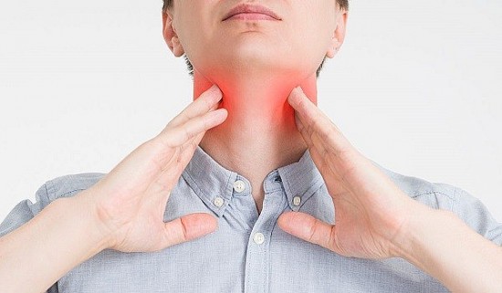 Ho sốt, đau rát cổ: Có thể là triệu chứng do liên cầu khuẩn