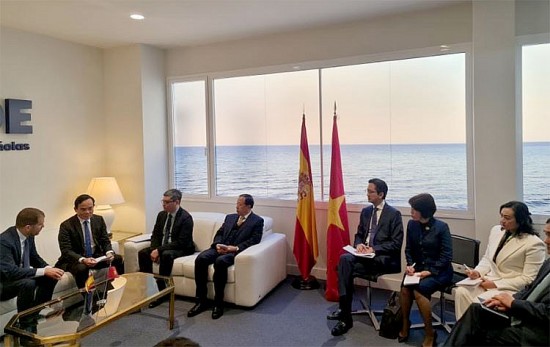 Thứ trưởng Phan Thị Thắng tháp tùng Phó Thủ tướng Trần Lưu Quang thăm chính thức Tây Ban Nha