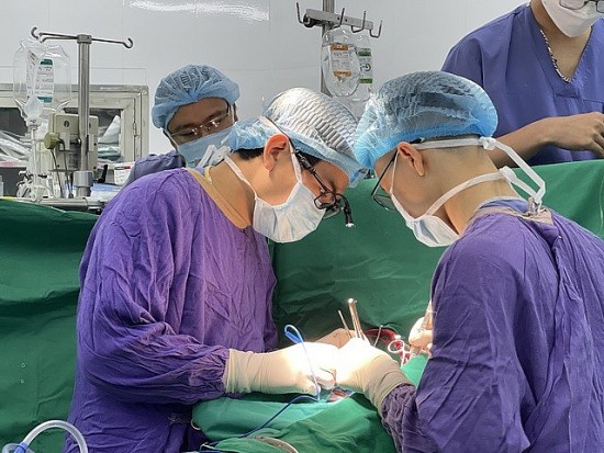 Bệnh viện Việt Đức thực hiện thành công ca ghép tim - thận cùng lúc cho nam bệnh nhân