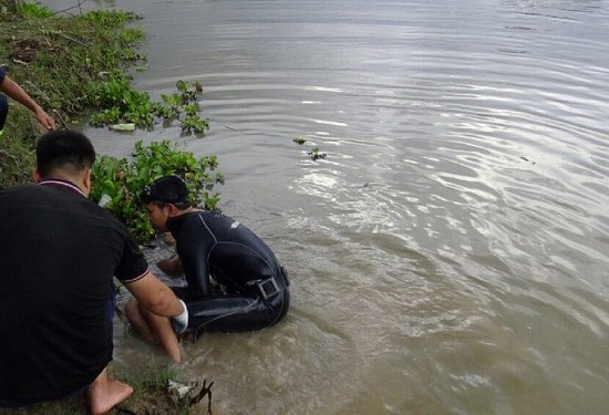 Nam Định: Tạm giữ người mẹ dìm chết hai con nhỏ dưới sông Ninh Cơ