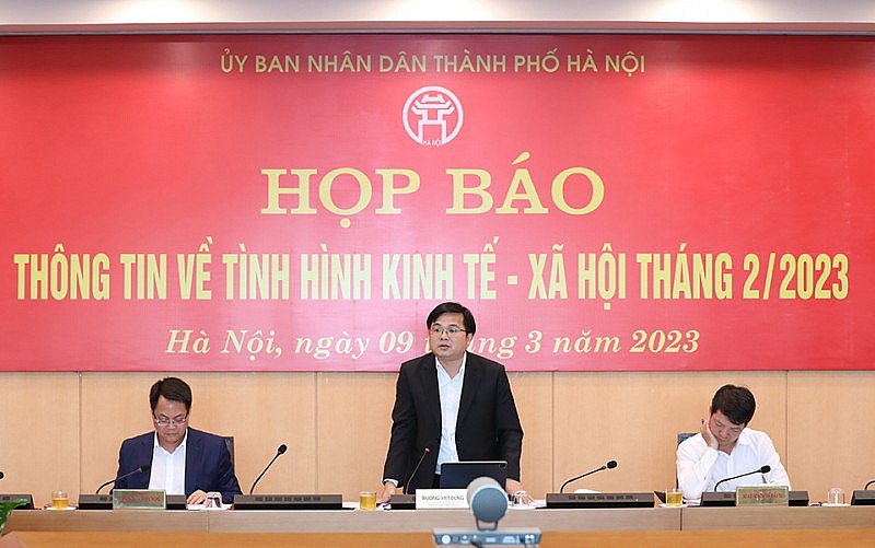 ông Trương Việt Dũng - Chánh Văn phòng, Người phát ngôn của UBND thành phố Hà Nội thông tin tại cuộc họp báo