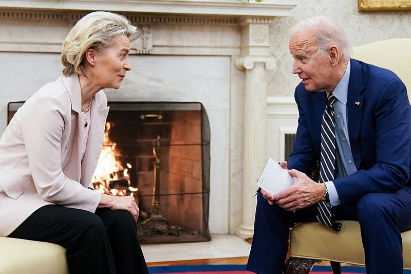 Tổng thống Joe Biden và Chủ tịch Ủy ban Châu Âu Ursula von der Leyen gặp nhau vào ngày 10/3 (Ảnh: AP)