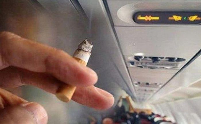 Không chịu nộp phạt do hút thuốc lá: Một hành khách bị cấm bay
