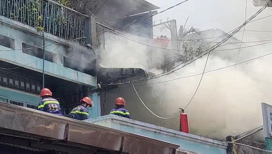 Đồng Nai: Hàng chục khách ăn giỗ tháo chạy khi nhà bất ngờ bốc cháy