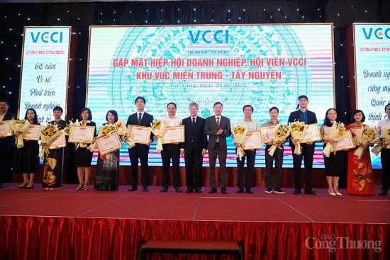 Tích cực phổ biến các FTA và hỗ trợ doanh nghiệp xúc tiến thương mại