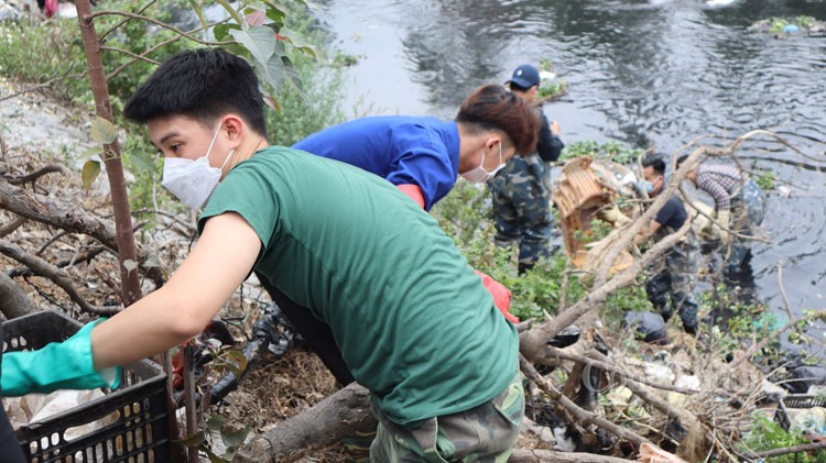 Hà Nội xanh và quyết tâm “hồi sinh” những con sông ô nhiễm tại Hà Nội