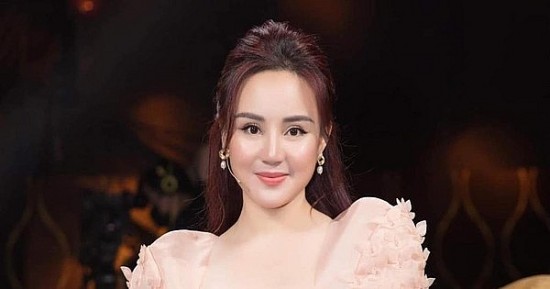 Công an TP. Hồ Chí Minh triệu tập ca sĩ Vy Oanh sau tố giác của con trai bà Phương Hằng