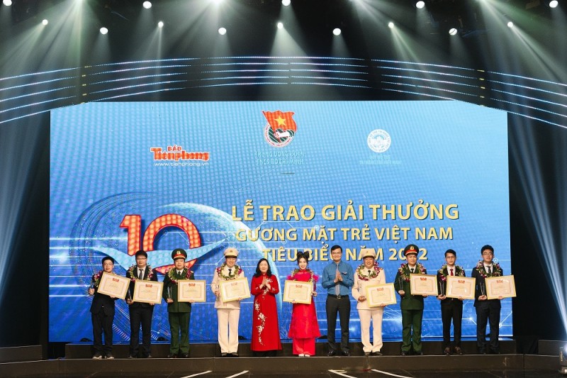 Vinh danh 10 gương mặt trẻ Việt Nam tiêu biểu năm 2022