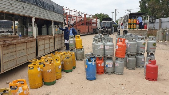 Cục quản lý thị trường TP. Hồ Chí Minh: Thu giữ hơn 1.100 bình gas có dấu hiệu giả mạo nhãn hiệu