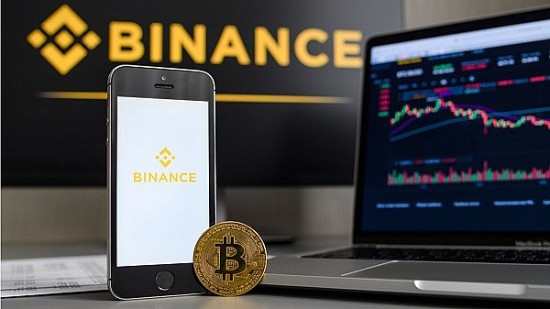 Nhà đầu tư hoang mang khi sàn tiền ảo Binance bị "đóng băng"