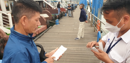 Khách du lịch tàu biển: Đợi cả tiếng mới được tham quan vịnh Hạ Long