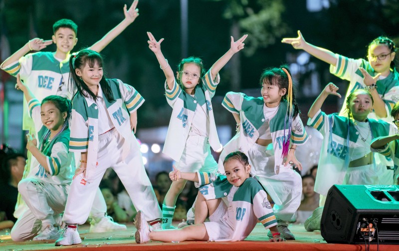 Thừa Thiên Huế: Rực rỡ lễ hội Chào hè Huế   Carnival Sắc màu
