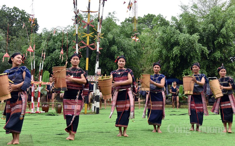 Bảo tồn phát huy trang phục dân tộc thiểu số Cần mô hình hiệu quả  Báo  Pháp luật Việt Nam điện tử