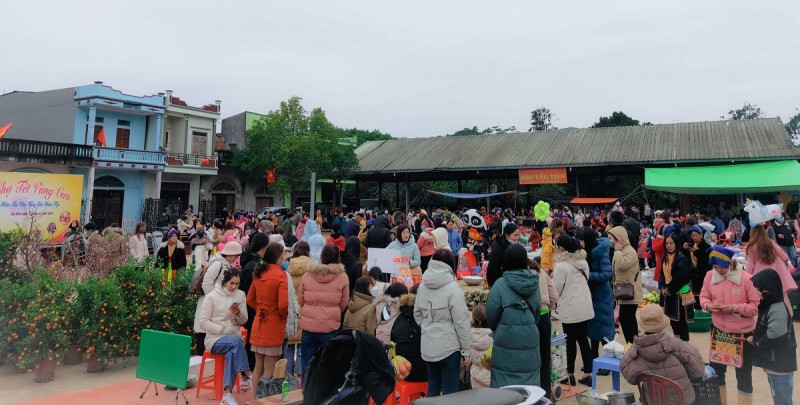 Phiên chợ Tết vùng cao xã Đồn Đạc thu hút đông đảo nhân dân và du khách đến tham quan, mua sắm