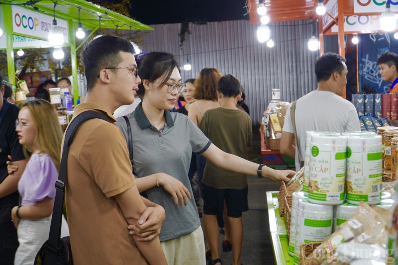 Đà Nẵng trưng bày hơn 250 sản phẩm OCOP, tiêu biểu tại chợ đêm Sơn Trà