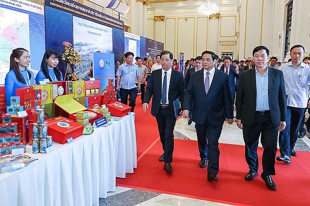 Thủ tuwowgs Phạm Minh Chính và các đại biểu tới dự Hội nghị công bố quy hoạch và xúc tiến đầu tư tỉnh Khánh Hòa năm 2023 - Ảnh: VGP/Nhật Bắc