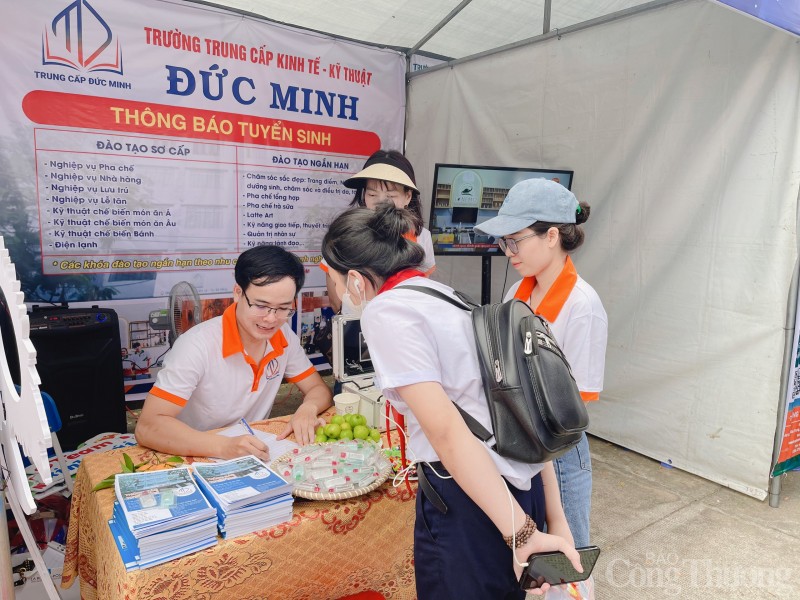 Gần 4.000 học sinh tham gia Ngày hội tư vấn tuyển sinh tại Đà Nẵng