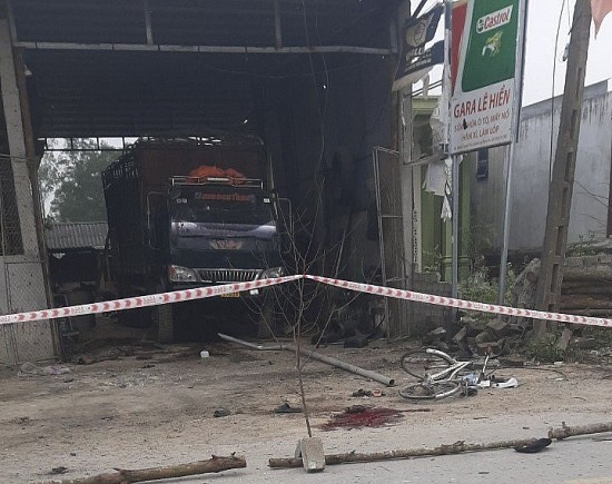 Nghệ An: Nổ lớn ở gara ô tô, 1 người chết, 5 người bị thương