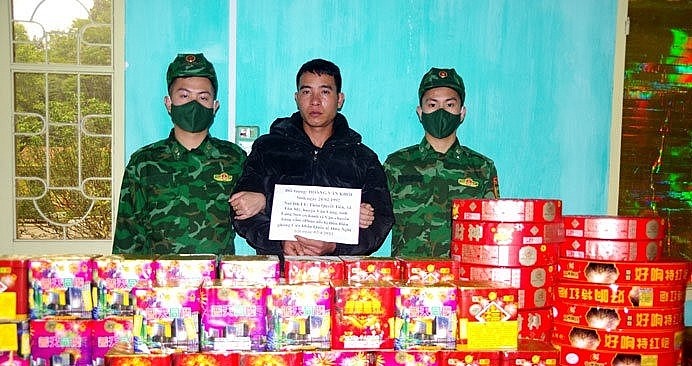 Lạng Sơn: Phát hiện 2 đối tượng vận chuyển 91kg pháo nổ qua biên giới