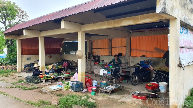 Quảng Bình: Xót xa chợ tiền tỷ bỏ hoang