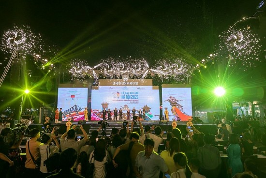 Gian hàng Bia Hà Nội thu hút du khách tại Lễ hội Du lịch Hà Nội 2023